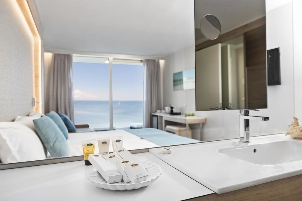 rooms-double-family-apolo-front-sea-view-terrace