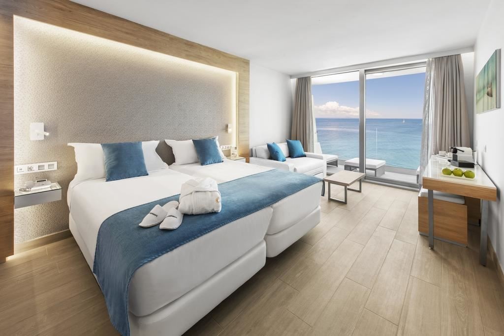 rooms-double-family-apolo-front-sea-view-terrace