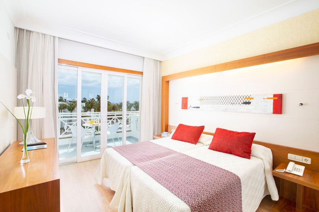rooms-double-economy-balcony
