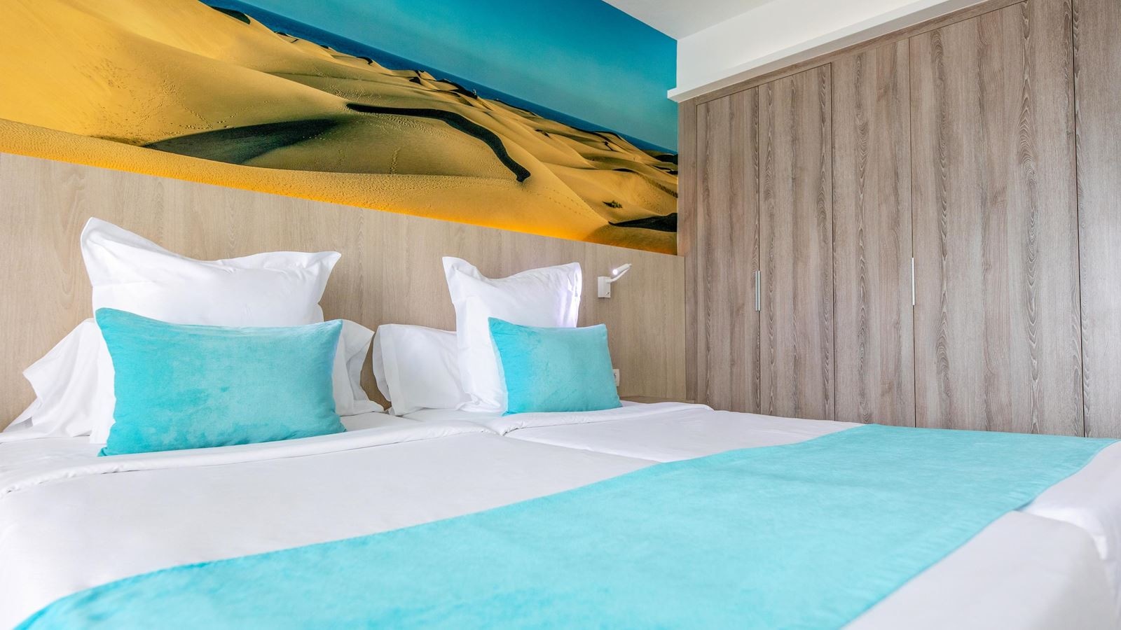 rooms-deluxe-twin-sea-side-balcony-or-terrace