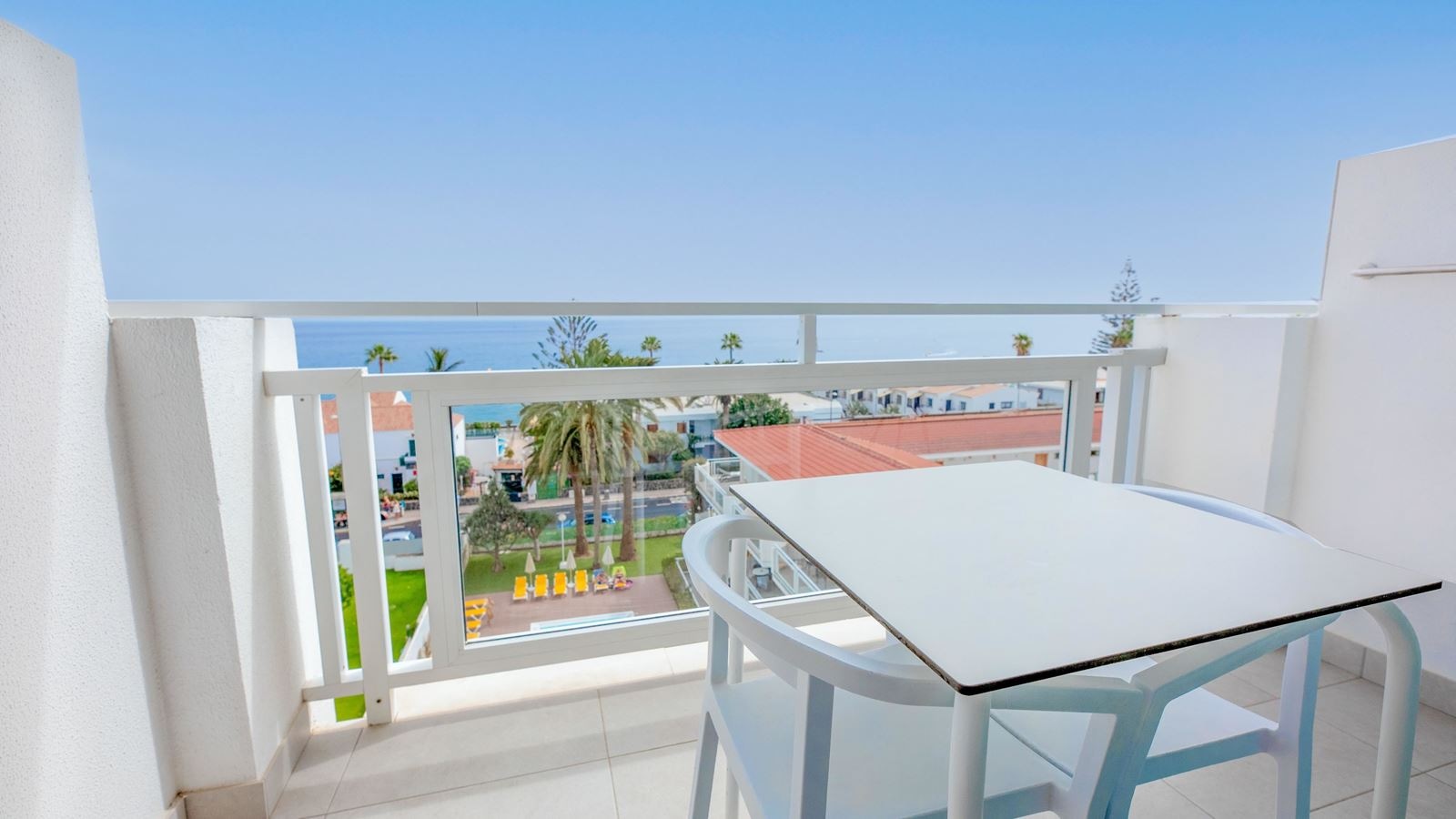 rooms-deluxe-twin--sea-view-balcony-or-terrace