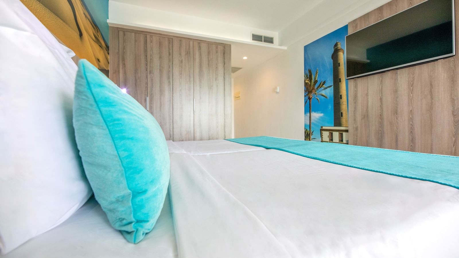 rooms-deluxe-twin-sea-side-balcony-or-terrace