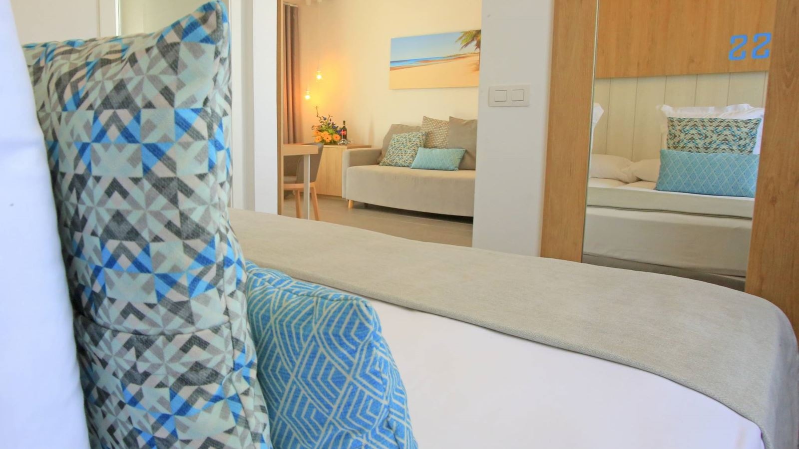 rooms-1-bedroom-suite-balcony-or-terrace