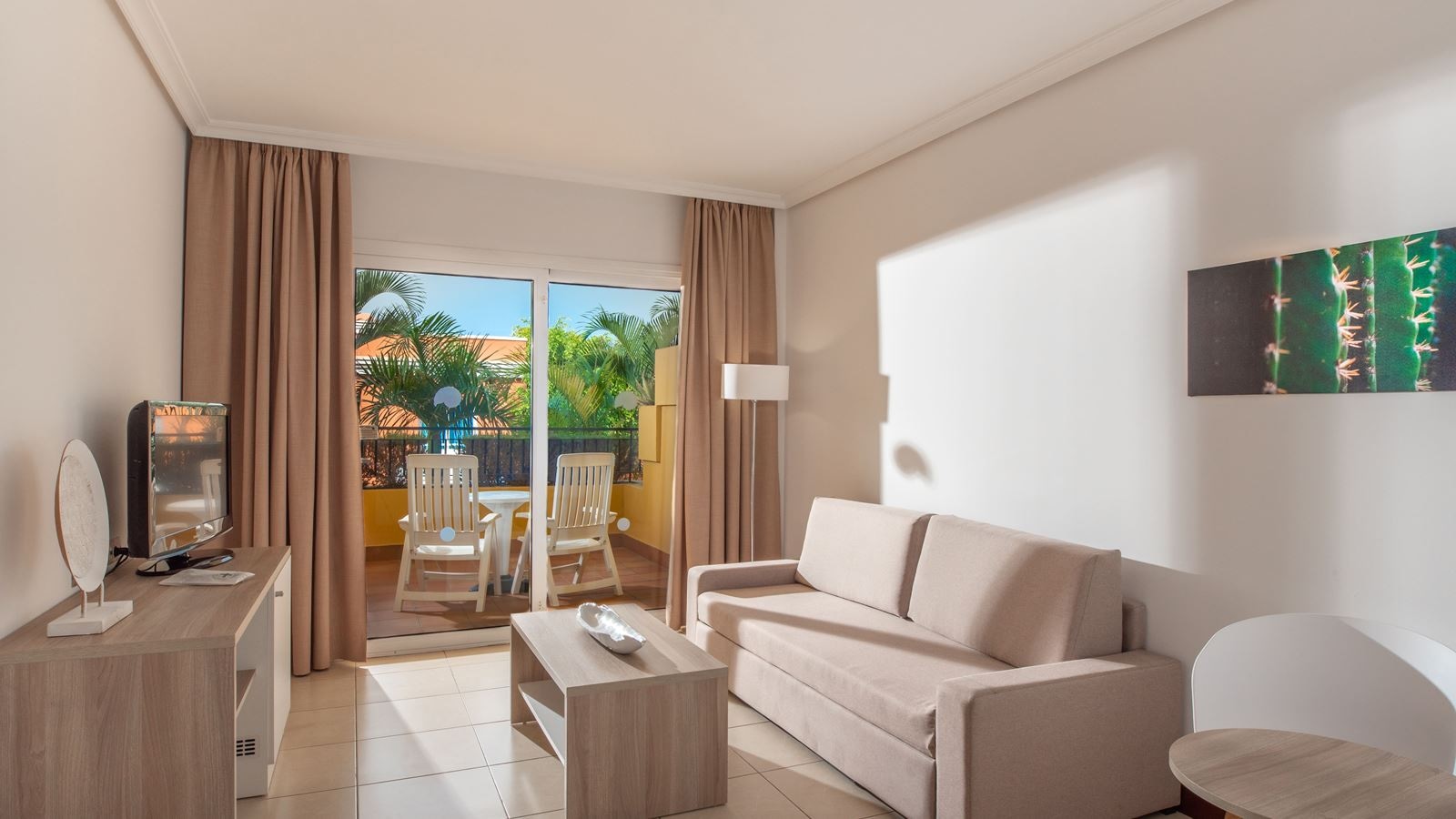 rooms-suite-balcony-or-terrace