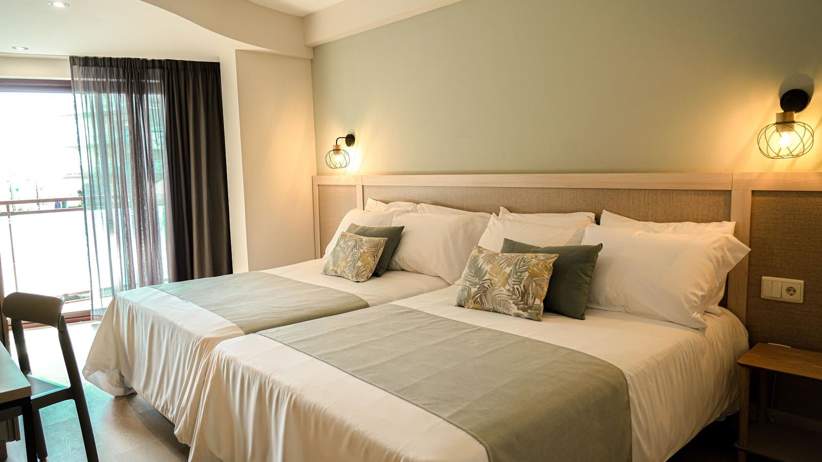 rooms-quad-balcony-or-terrace