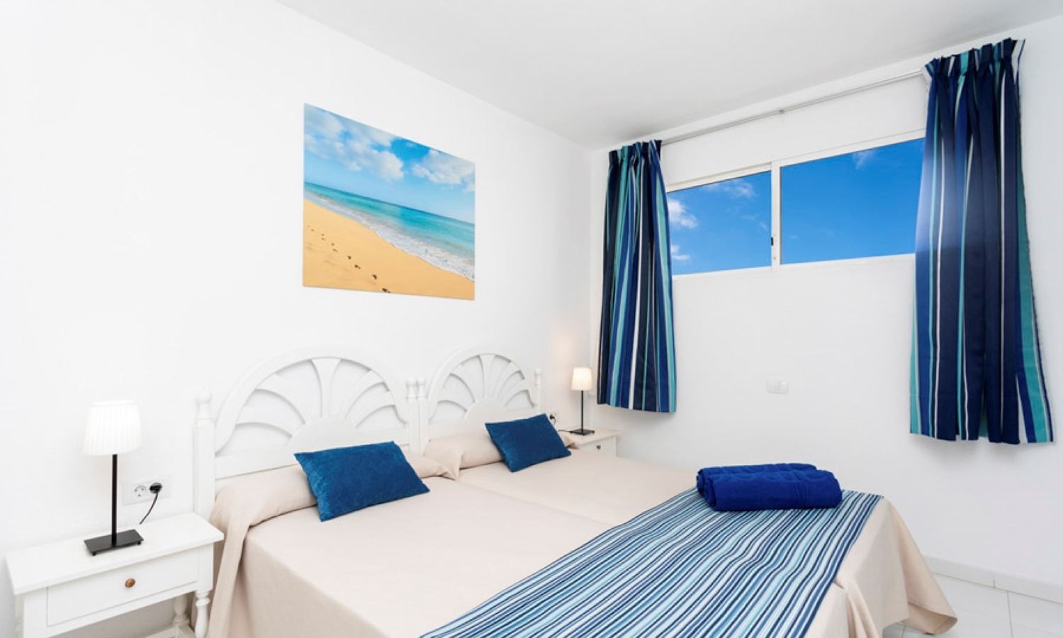 rooms-standard-room-pool-view-with-balcony