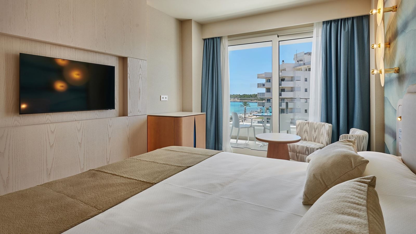 rooms-double-room-lateral-sea-view-or-pool-view-balcony-or-terrace
