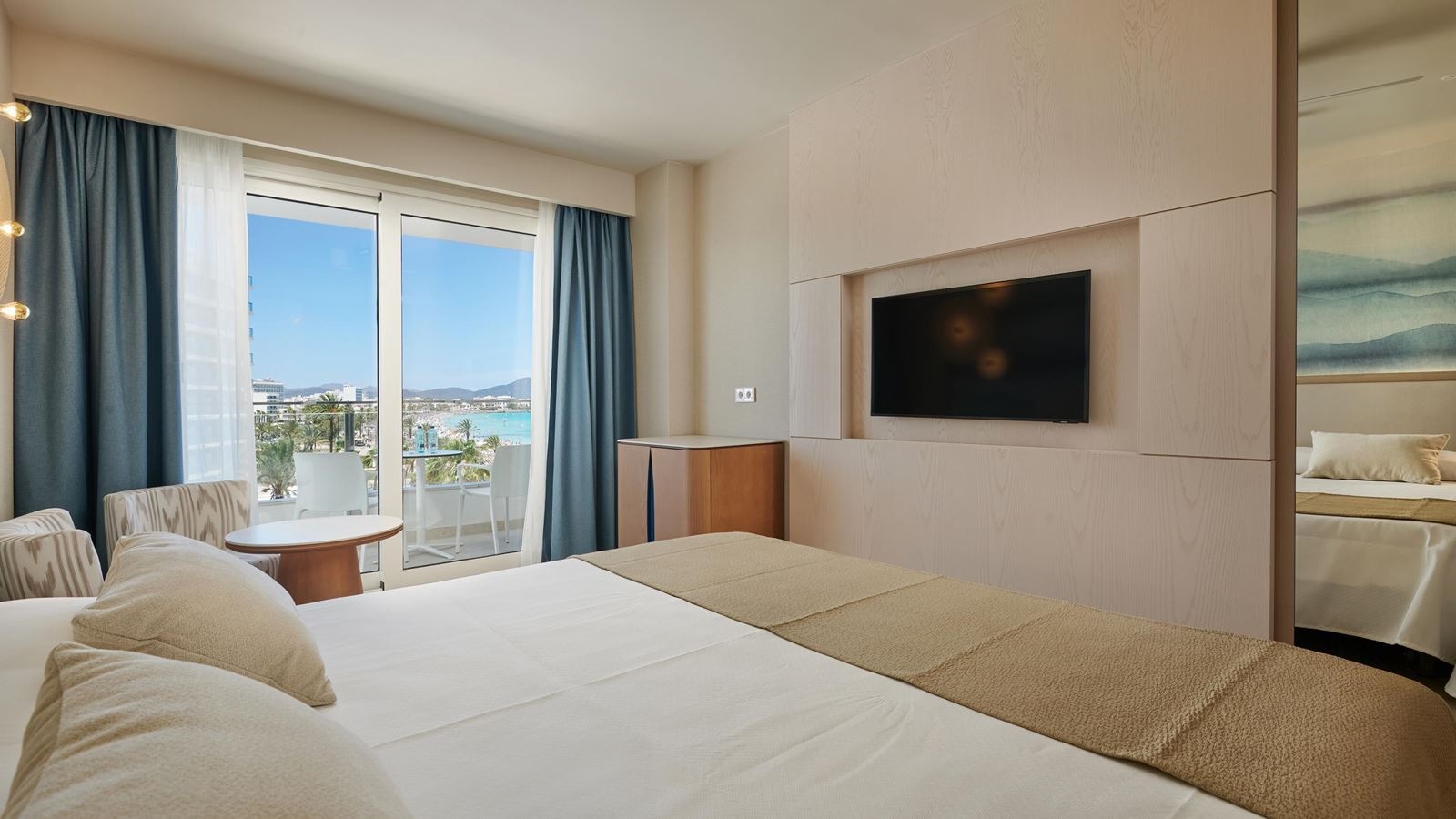 rooms-triple-lateral-sea
