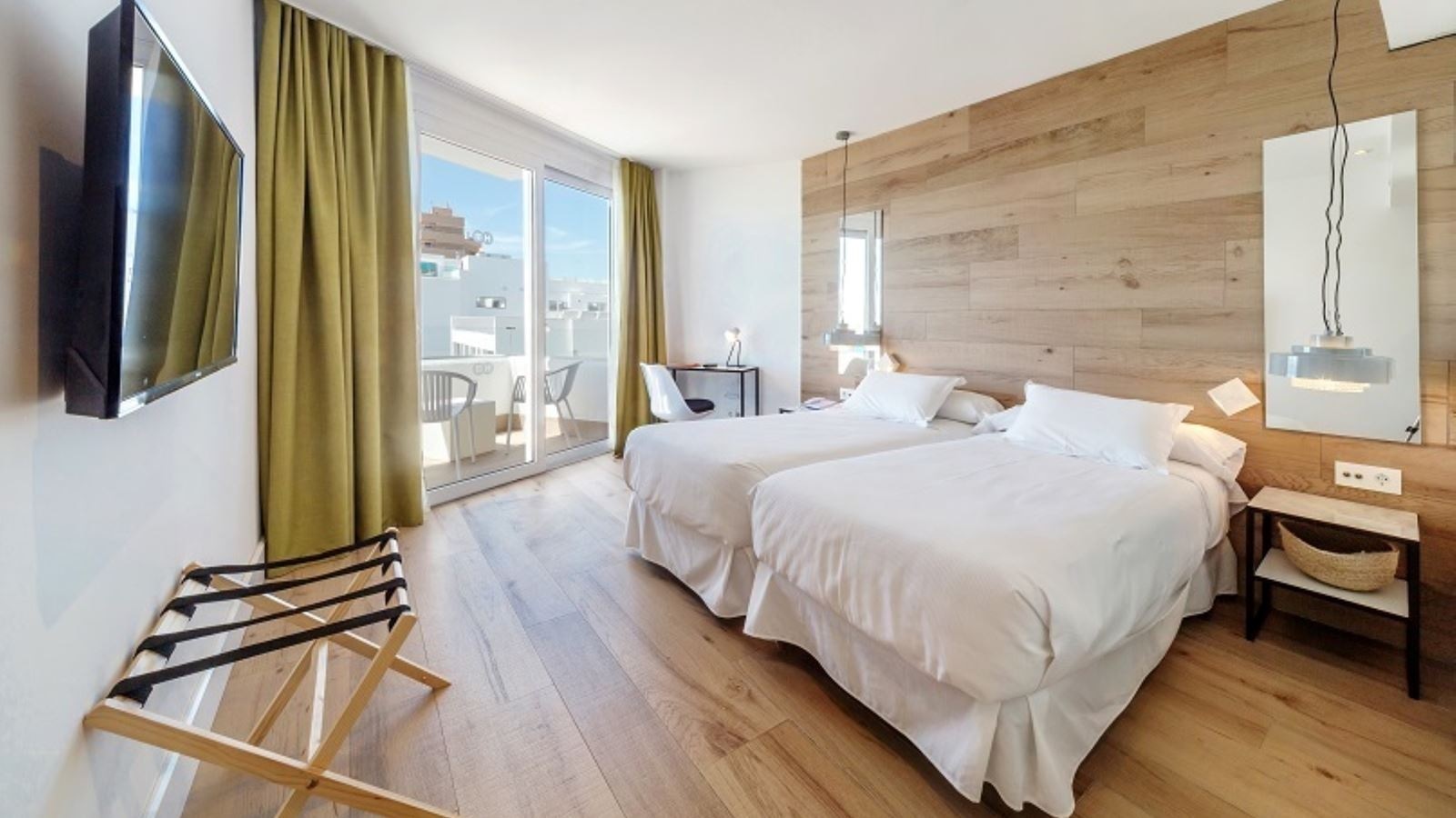 rooms-promo-double-room-balcony