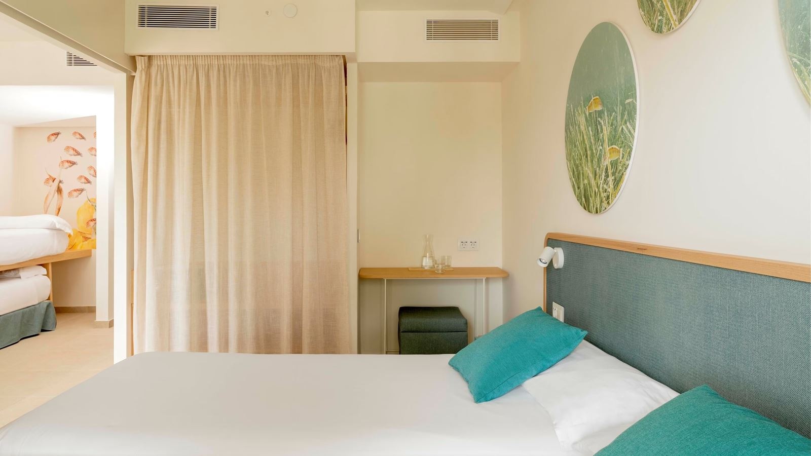 rooms-family-side-sea-view-premium-b-with-balcony