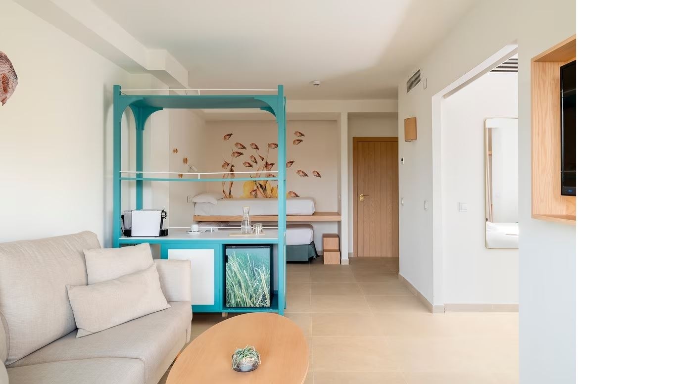 rooms-family-side-sea-view-premium-b-with-balcony