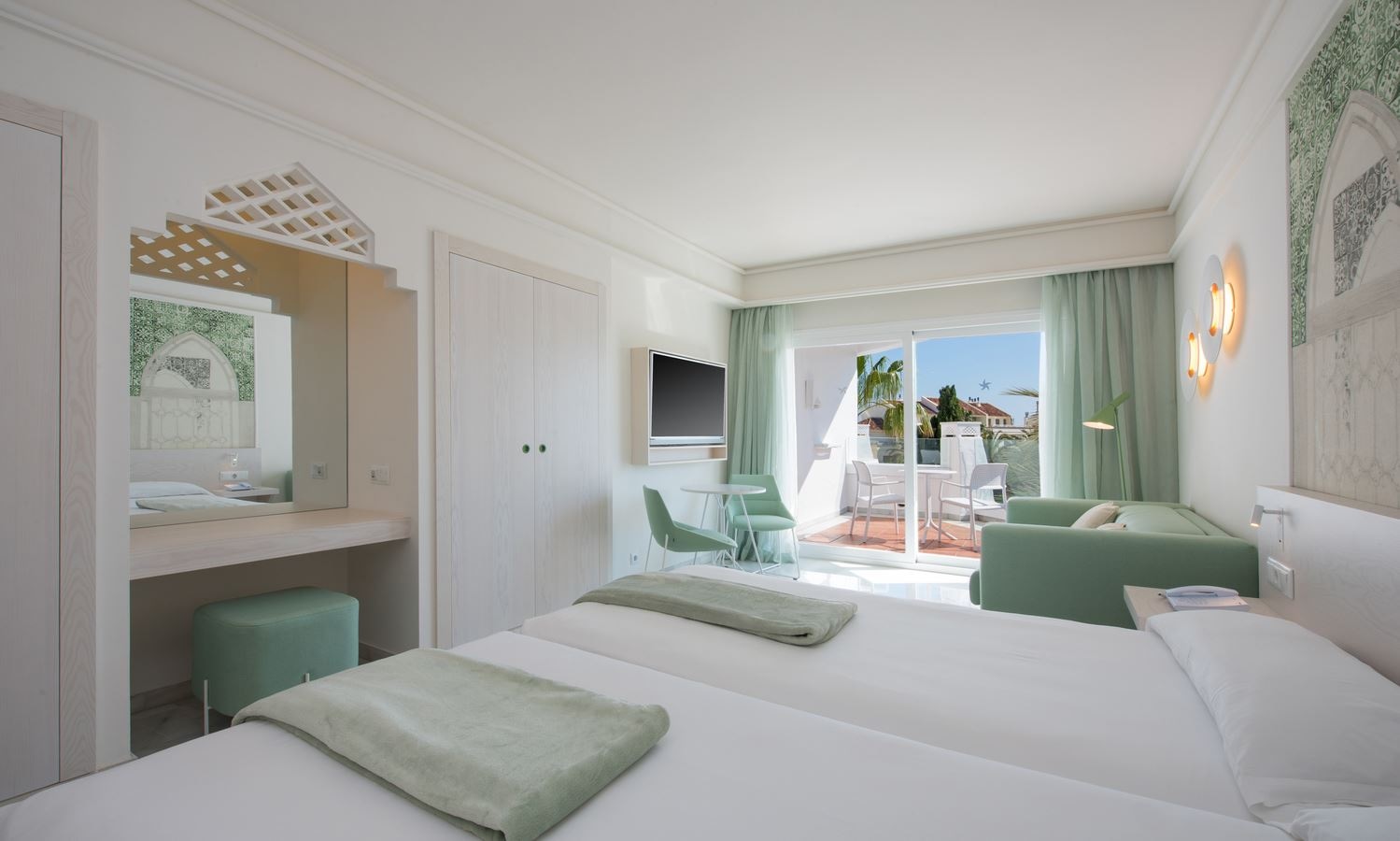 rooms-double-pool-view