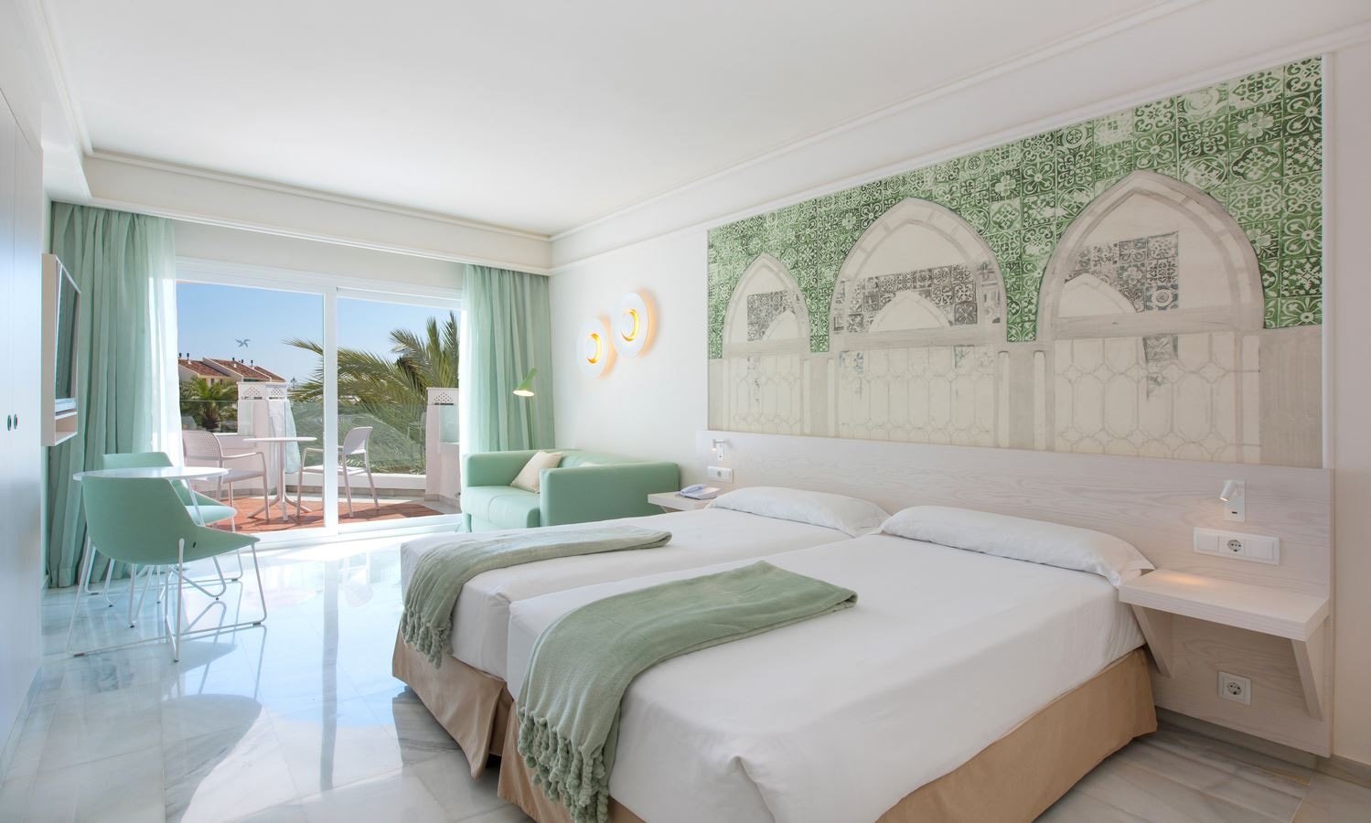 rooms-double-pool-view