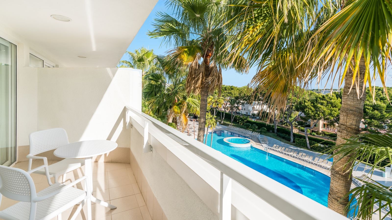 rooms-family-balcony