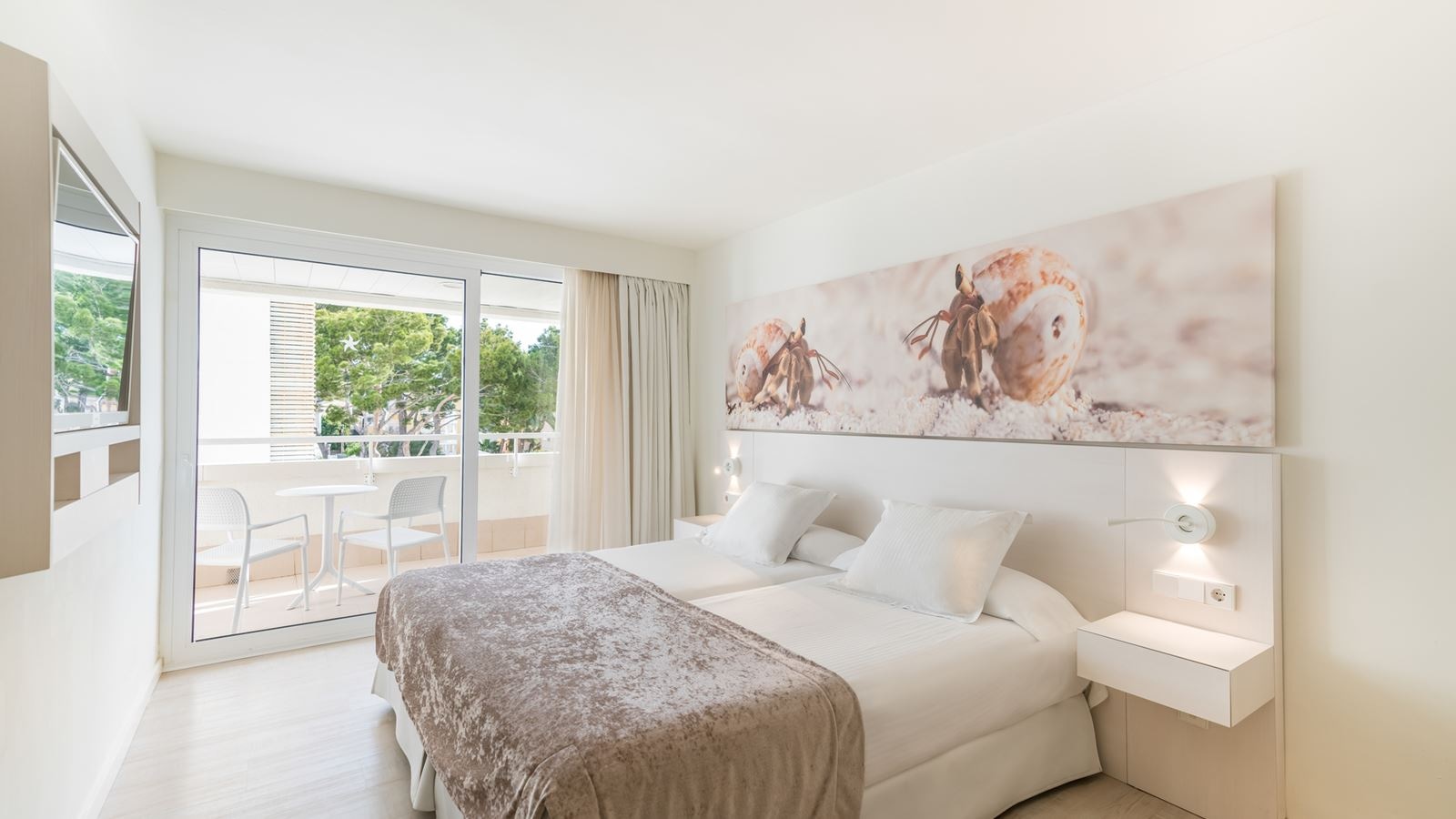 rooms-triple-triple-pool-view-triple-garden-view