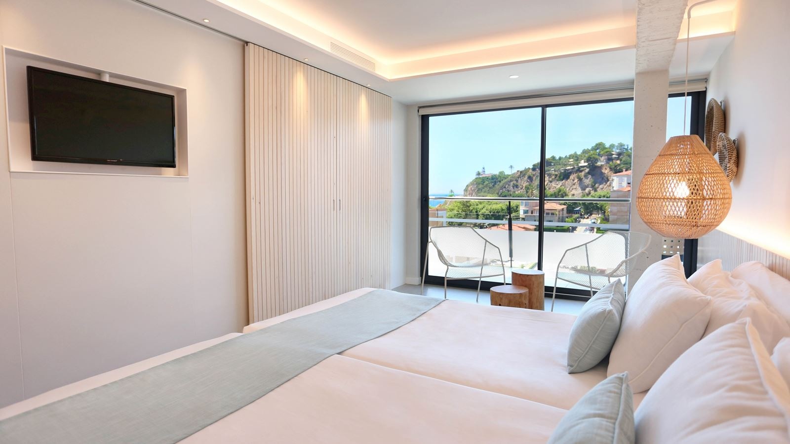 rooms-mediterranean-lateral-sea-view-balcony-or-terrace