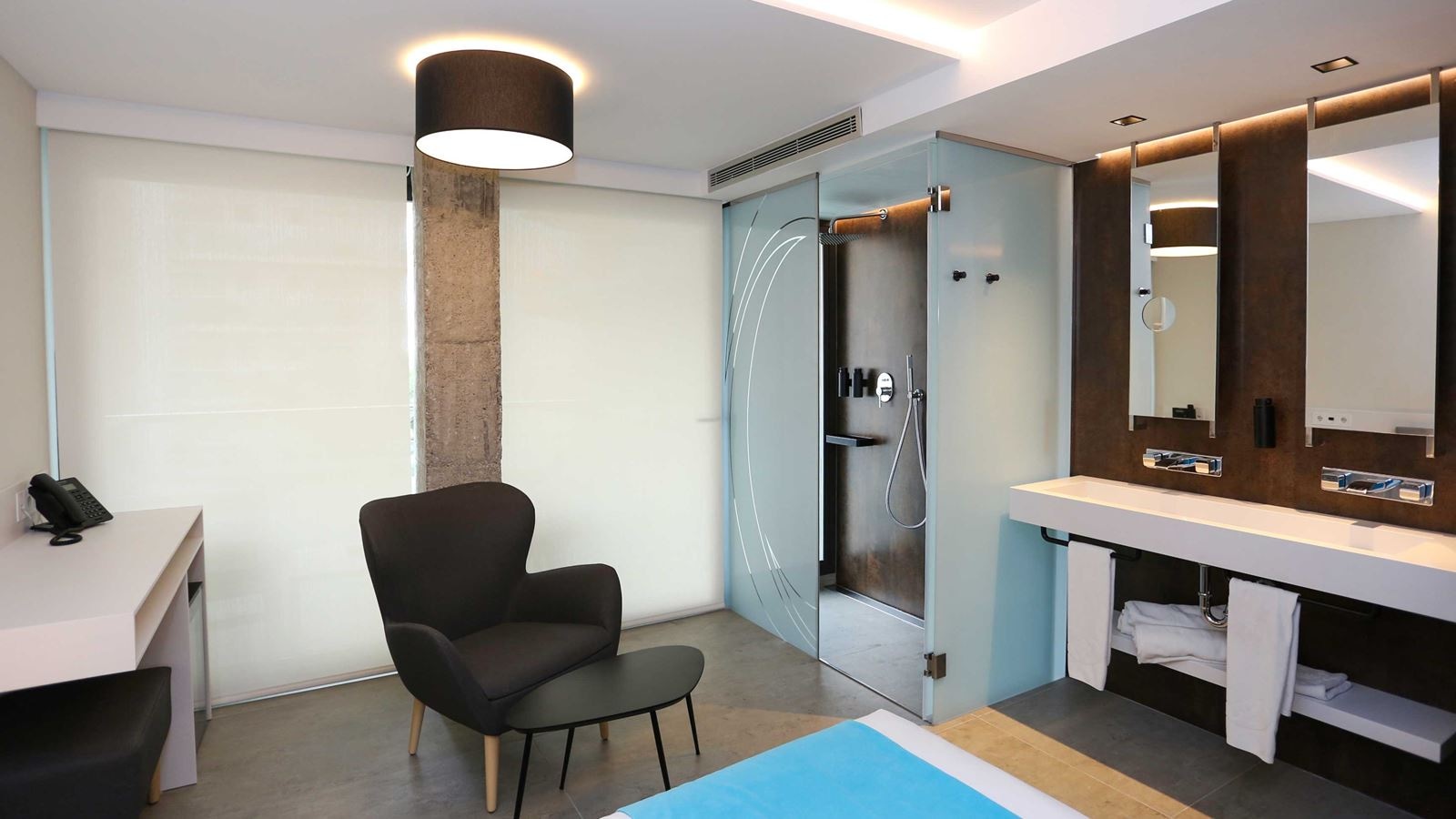 rooms-urban-room-pool-view-balcony-or-terrace