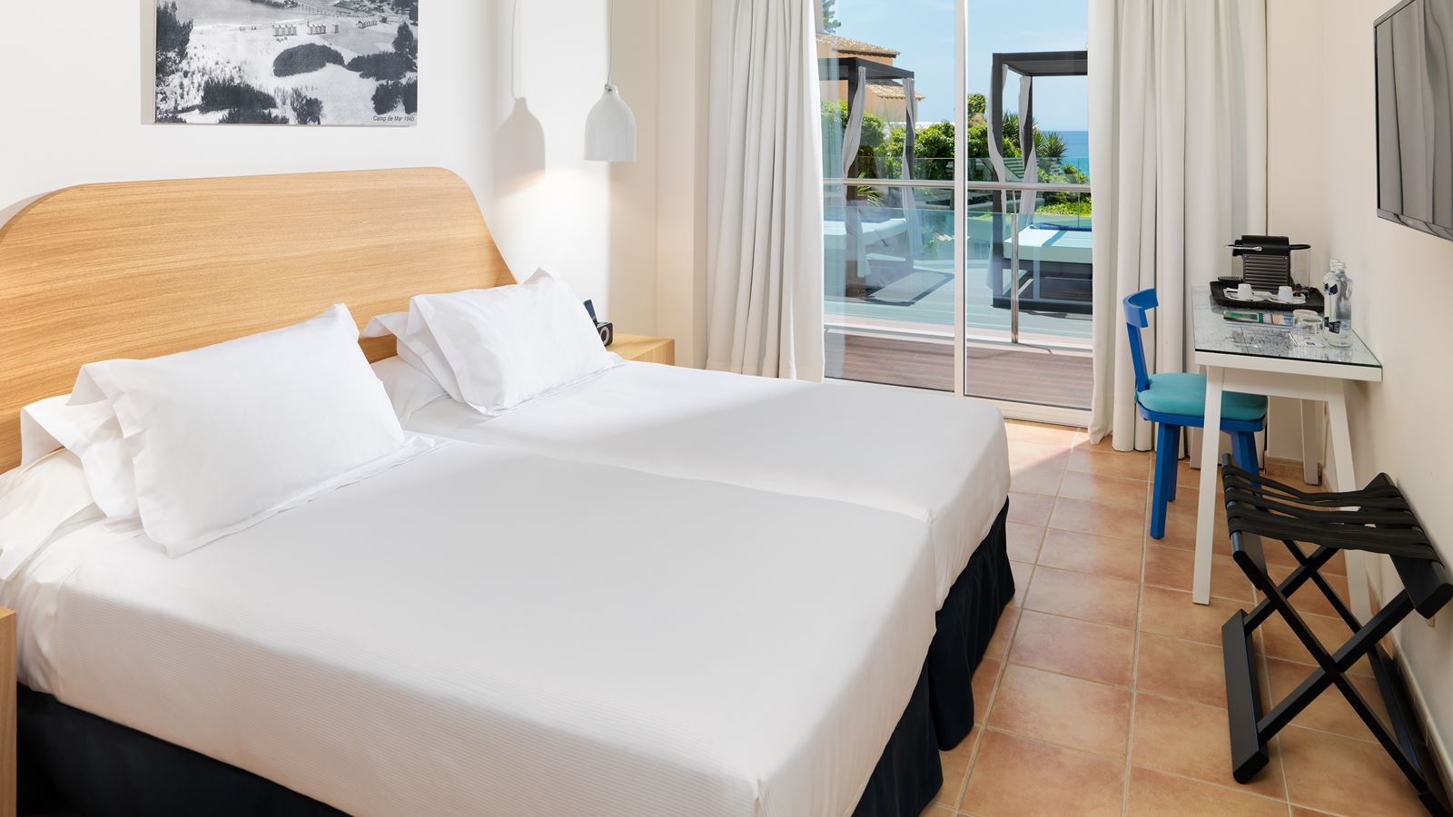 rooms-chill-out-room-seaview-balcony-or-terrace