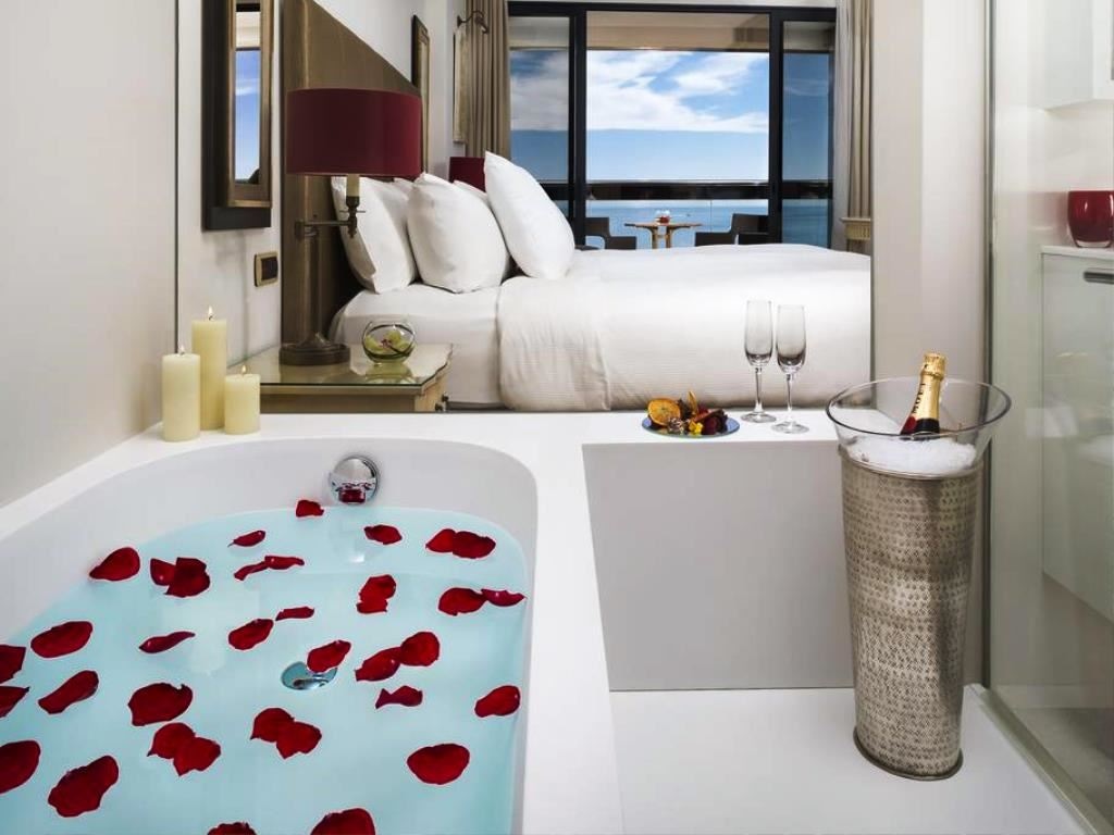 rooms-double-red-level-sea-view-balcony-or-terrace