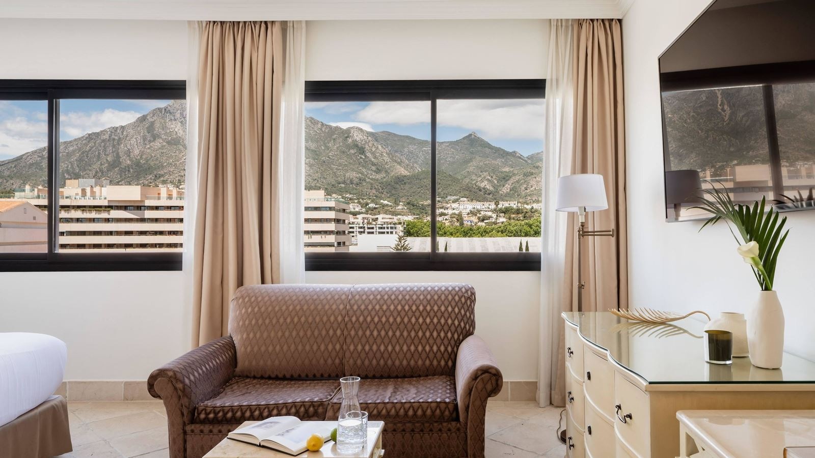 rooms-double-classic-mountain-view-without-balcony-or-terrace