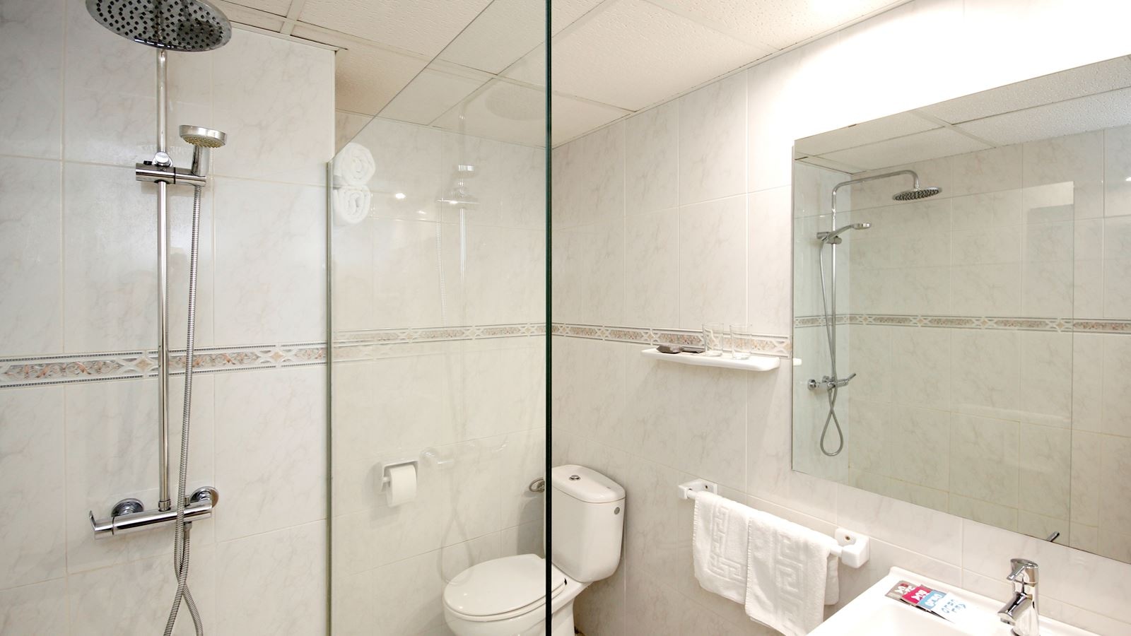 rooms-standard-room-poolview-balcony-or-terrace