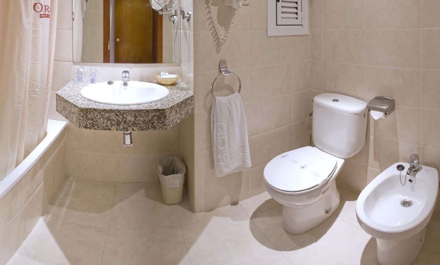 rooms-double-standard-poolview-palcony-or-terrace