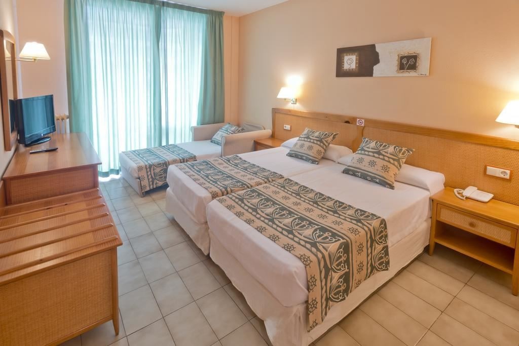 rooms-standard-room-with-balcony