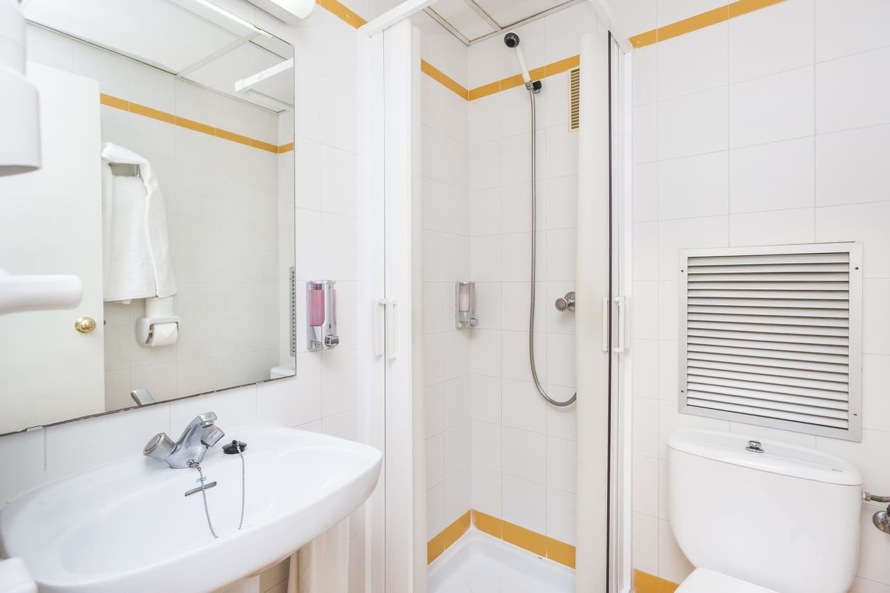 rooms-room-standard-twin