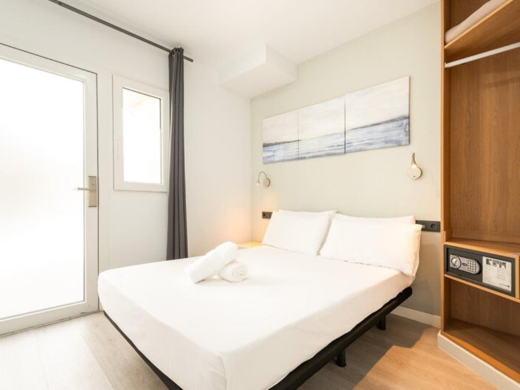 rooms-studio-balcony-or-terrace