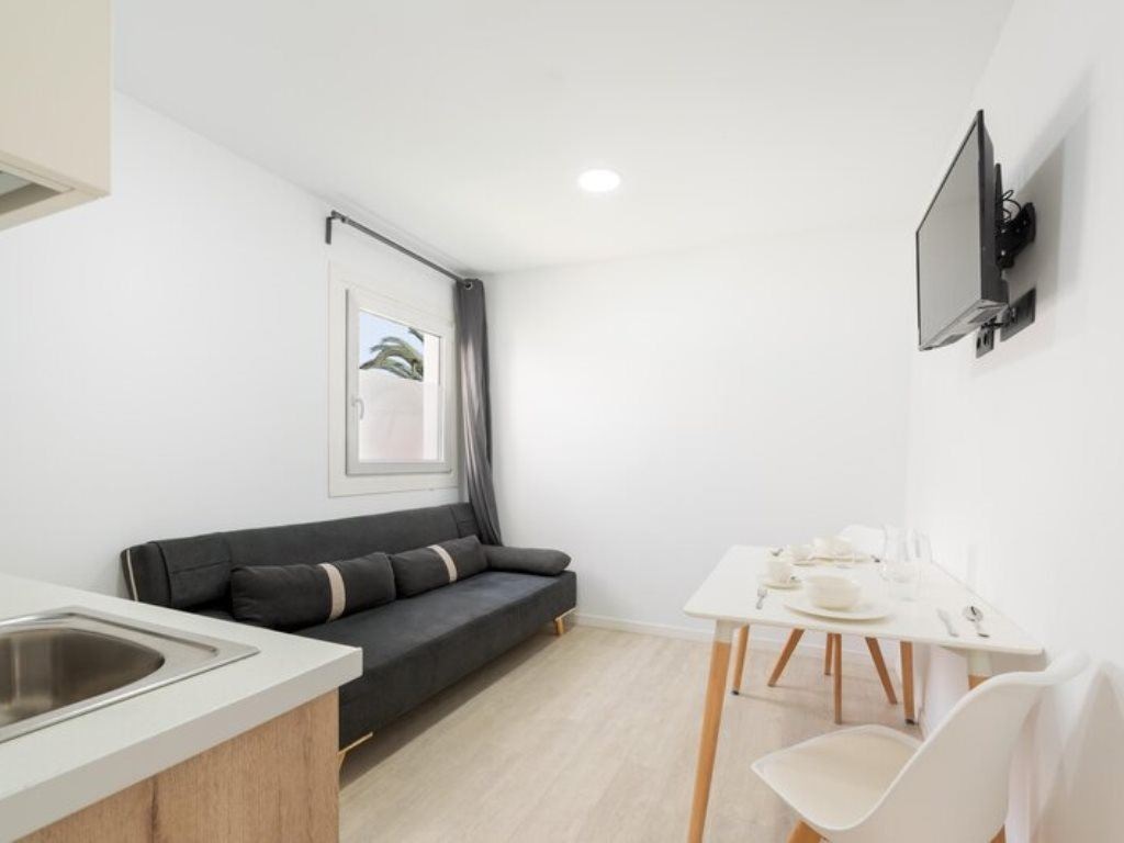 rooms-studio-balcony-or-terrace