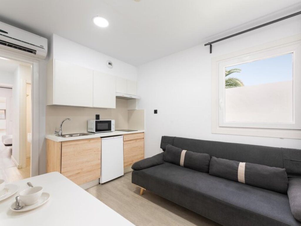 rooms-studio-balcony-or-terrace