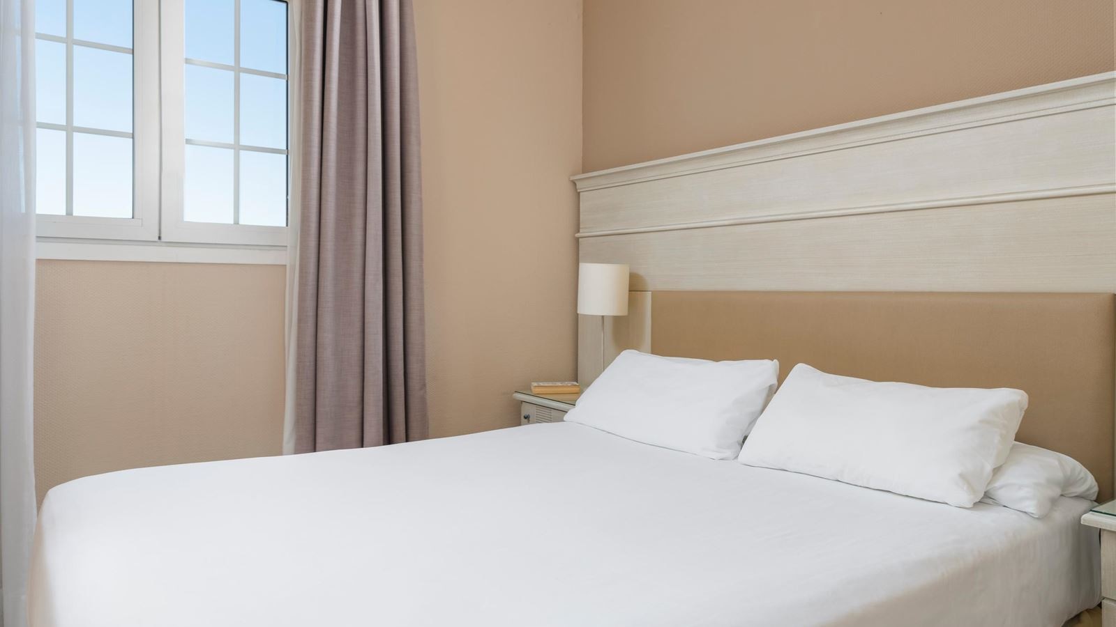 rooms-apt-2-bedrooms-superior-balcony-or-terrace