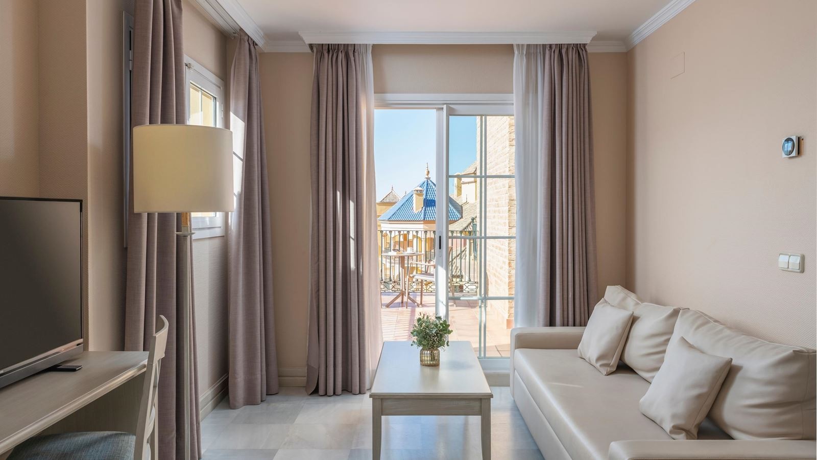 rooms-apt-2-bedrooms-superior-balcony-or-terrace