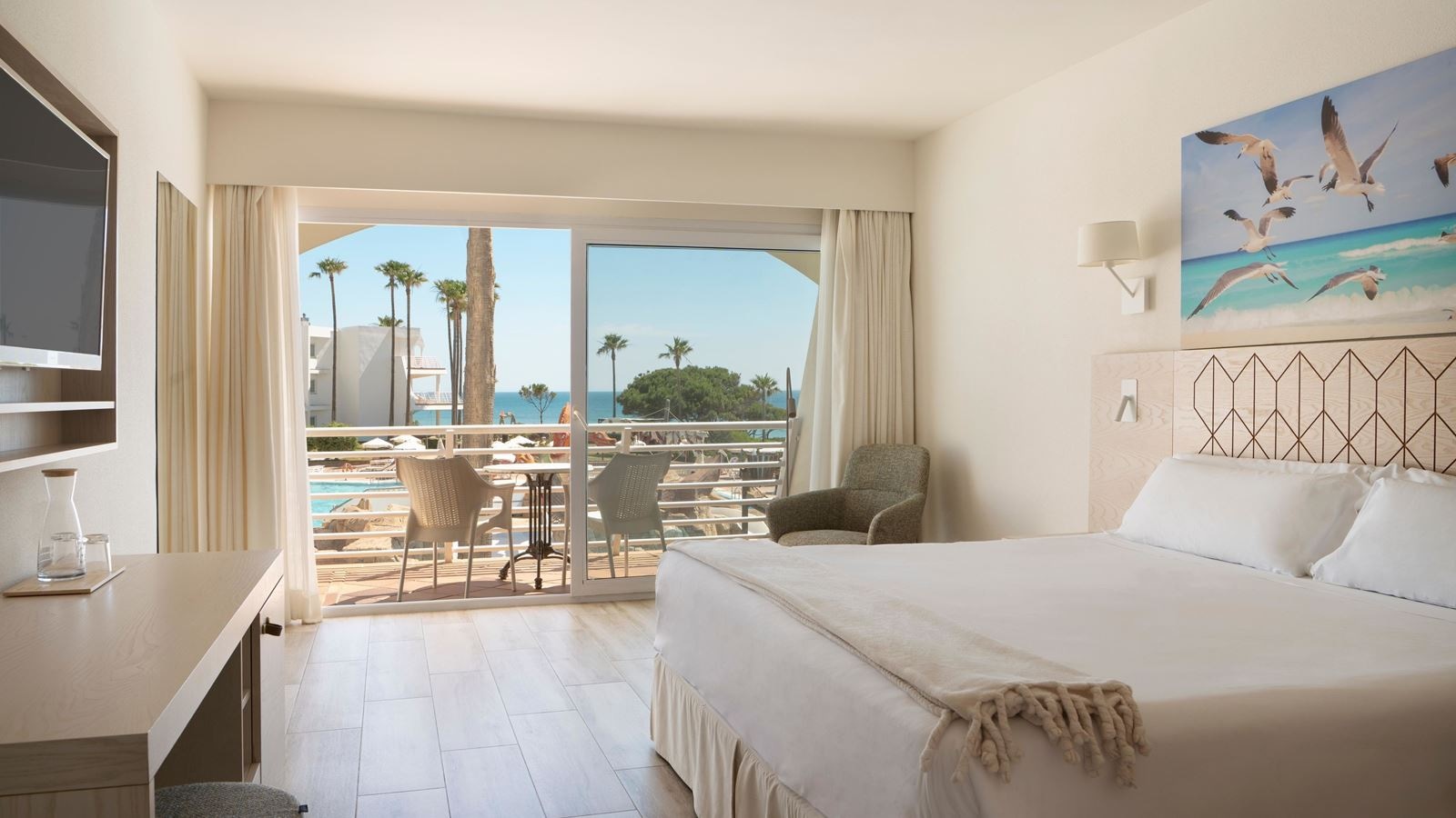 rooms-family-side-sea-view-balcony-or-terrace