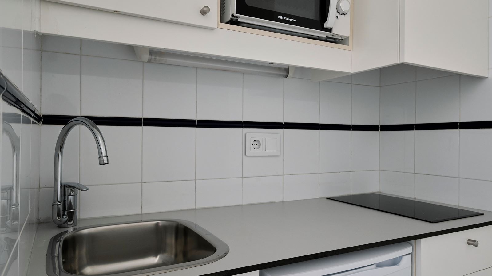 rooms-apartment-standard-1-bedroom-balcony-or-terrace-a4b