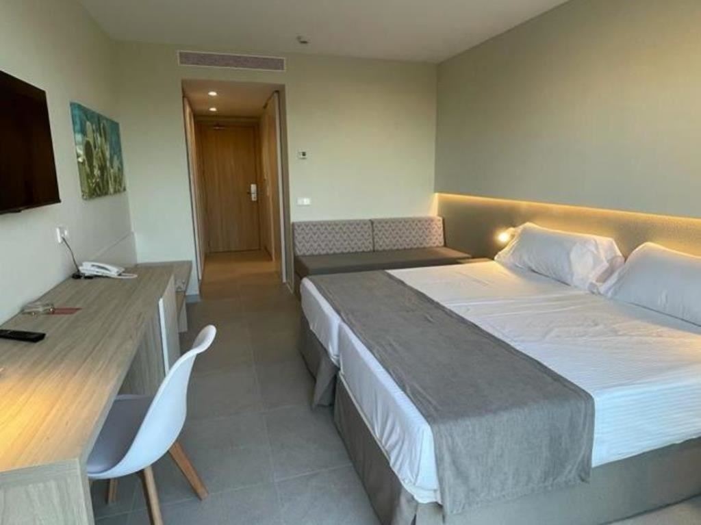 rooms-family-room-balcony-or-terrace