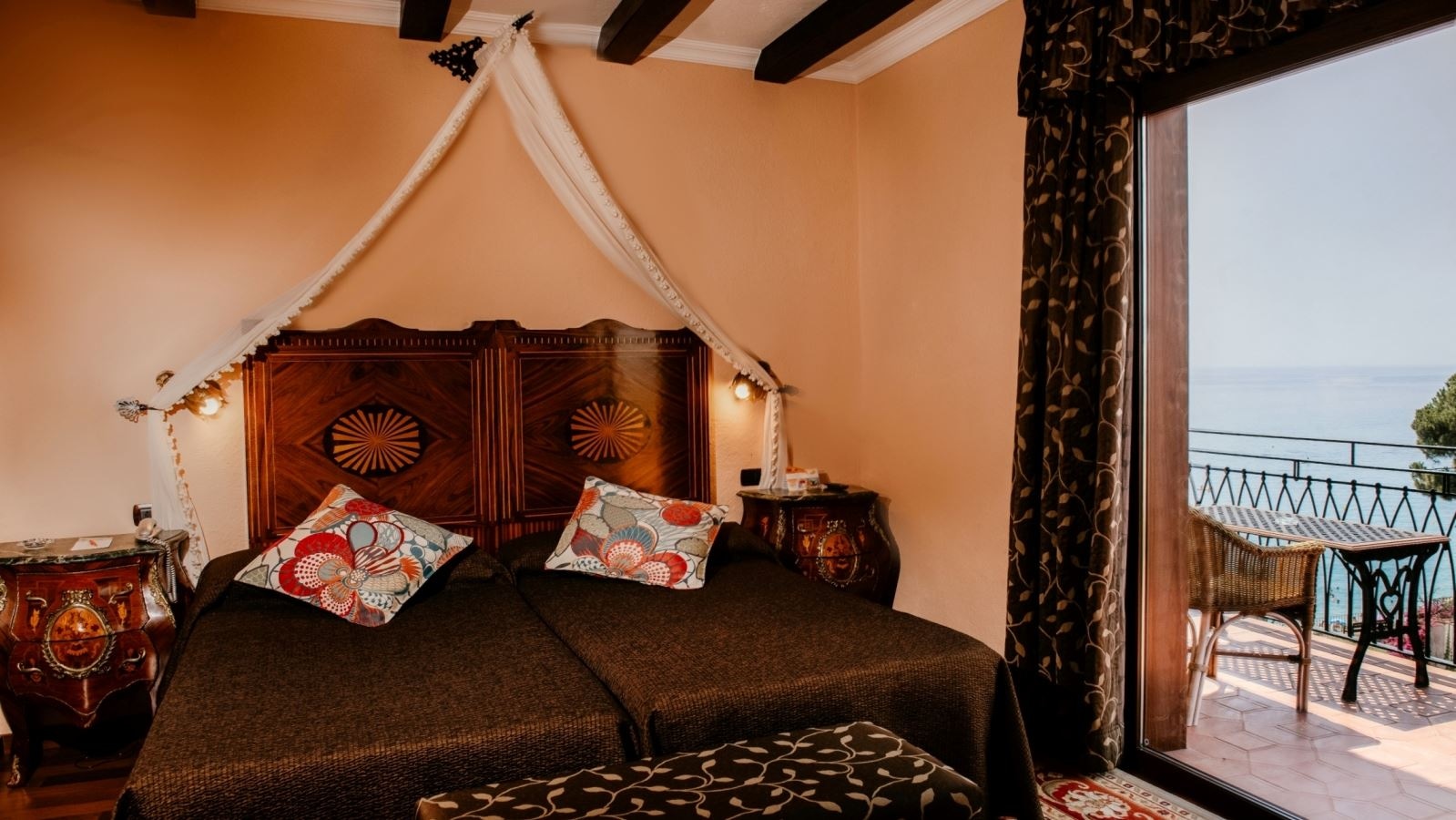 rooms-lateral-sea-view-room