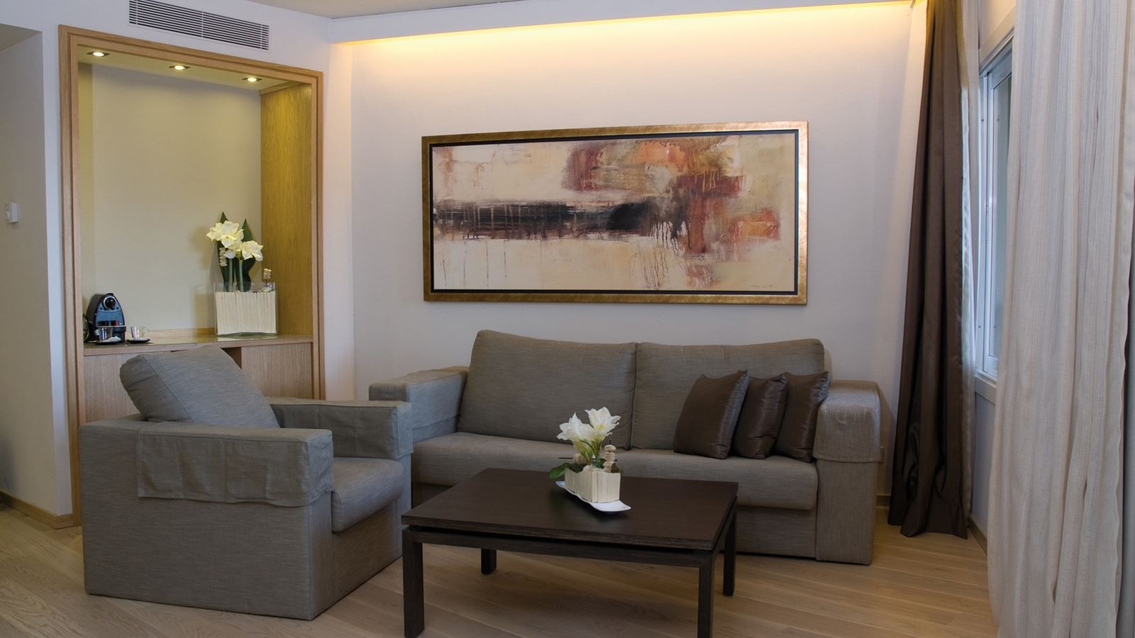 rooms-junior-suite-sea-view-balcony-or-terrace