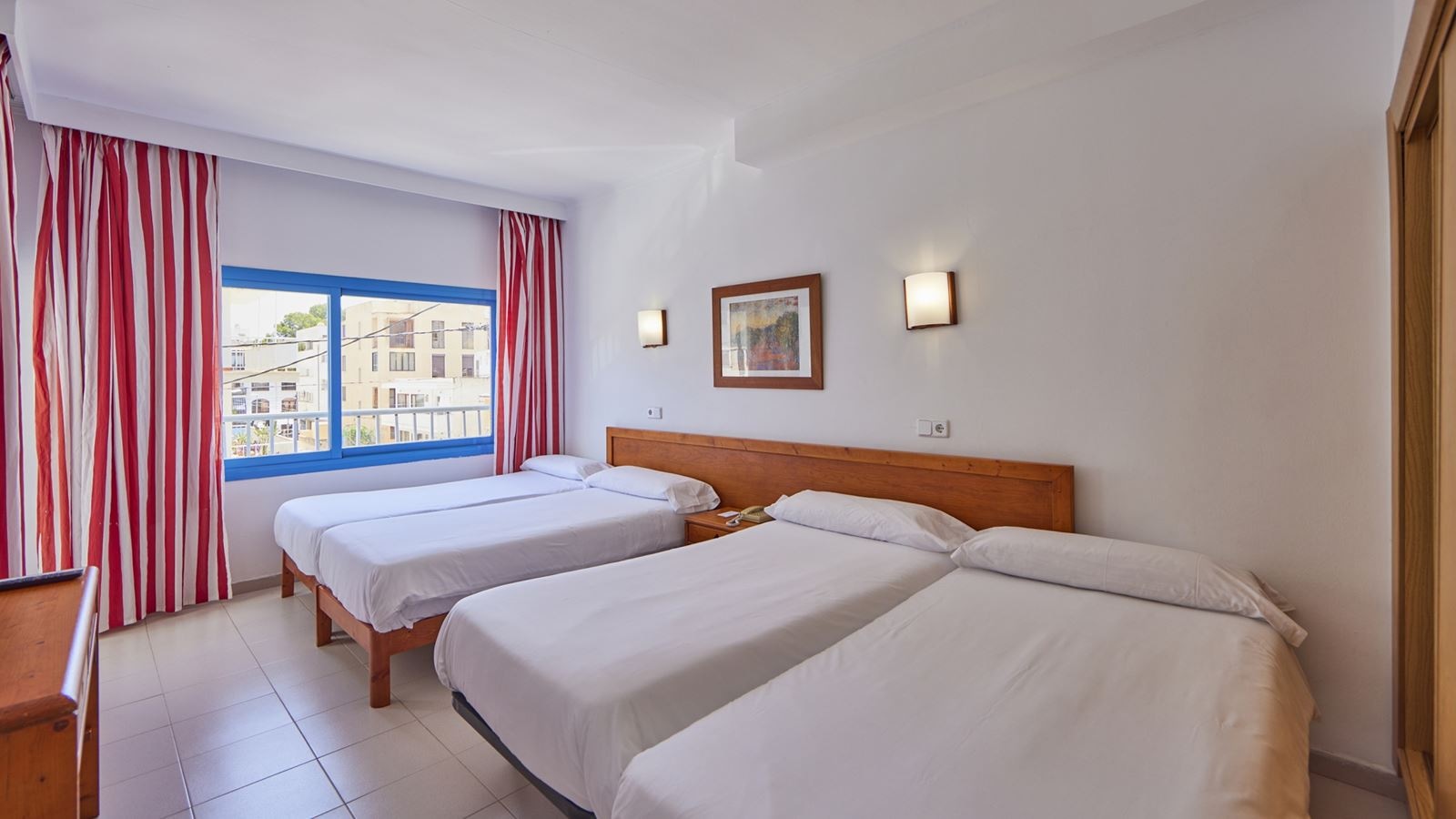 rooms-quadruple-standard-room