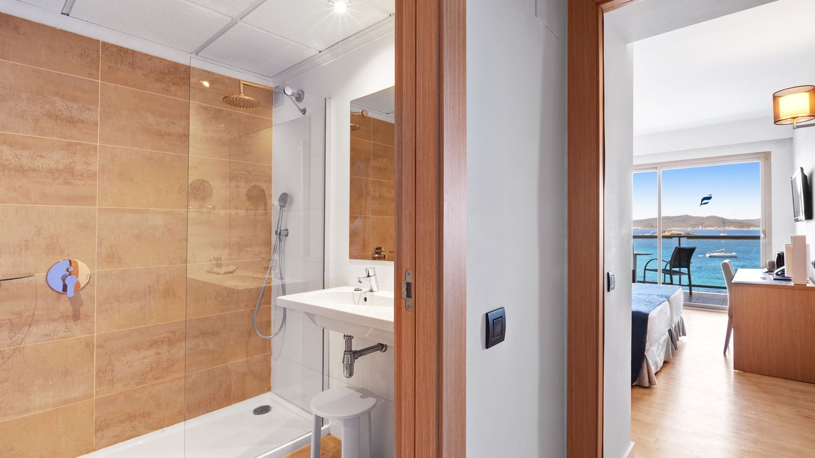 rooms-room-double-seaview-balcony-or-terrace