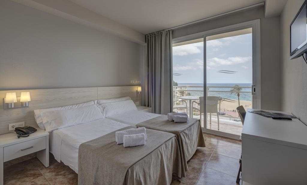 rooms-family-room-sea-view