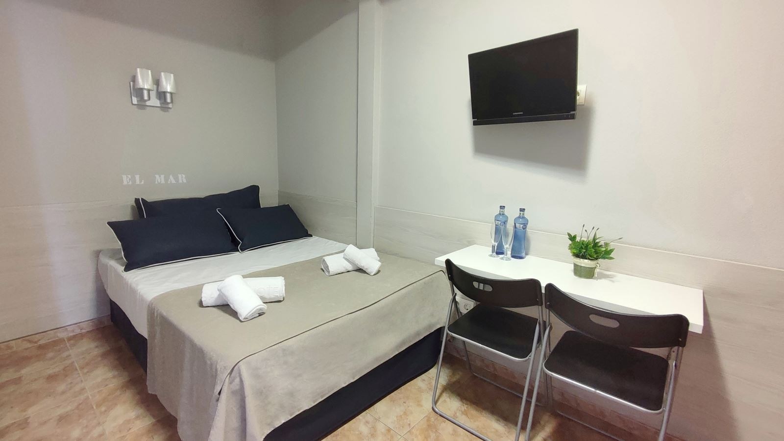 rooms-double-room-sea-view-with-living-room