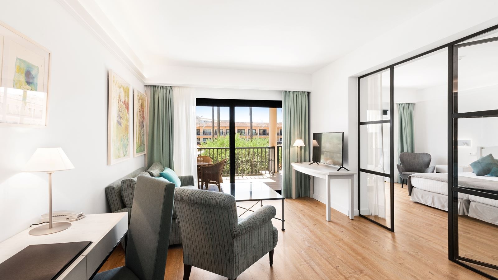 rooms-suite-balcony-or-terrace