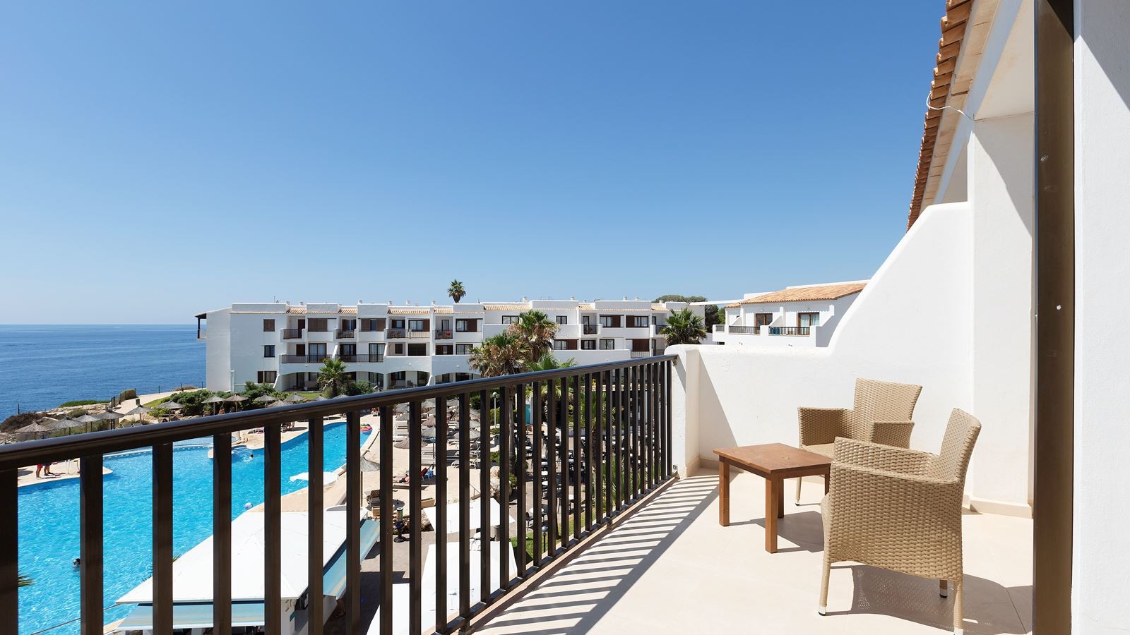 rooms-suite-1-bedroom-seaview