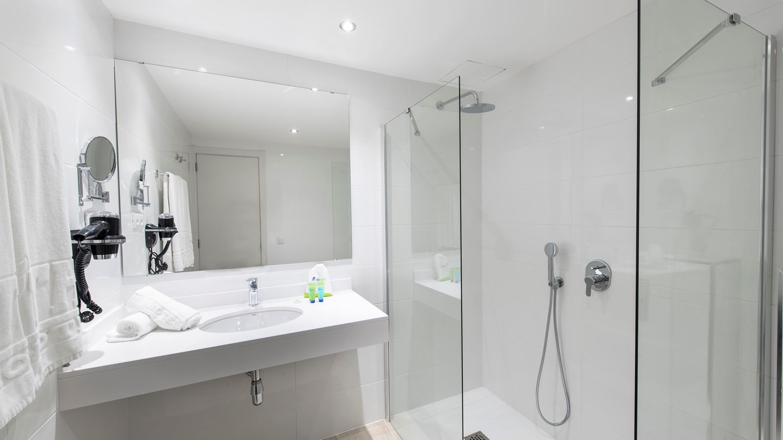 rooms-apartament-superior-1-bedroom-balcony-or-terrace