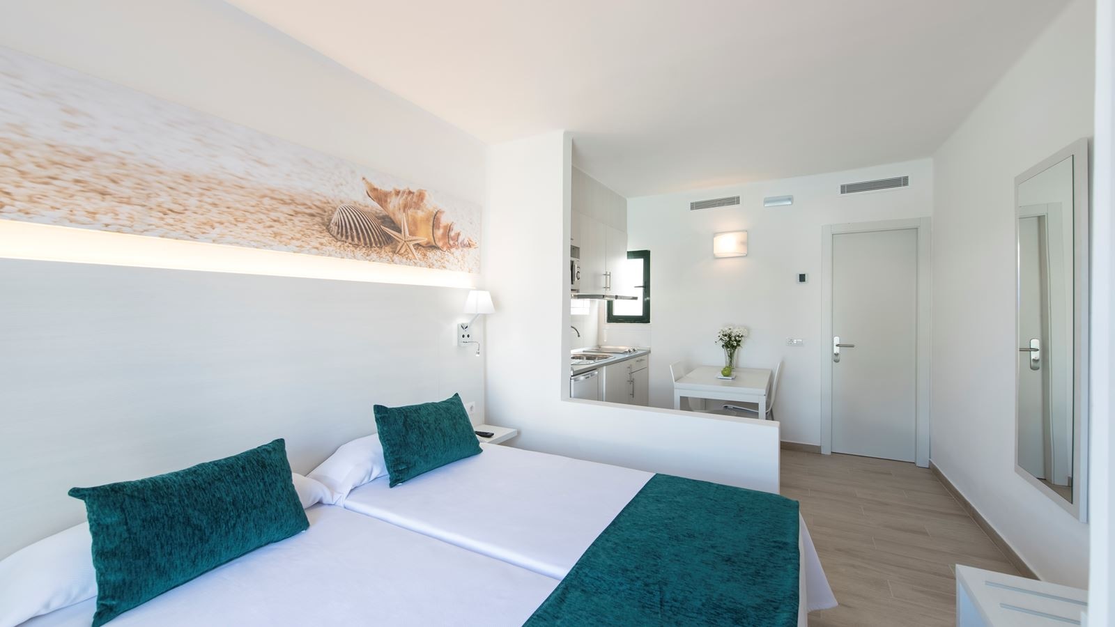 rooms-studio-superior-balcony-or-terrace