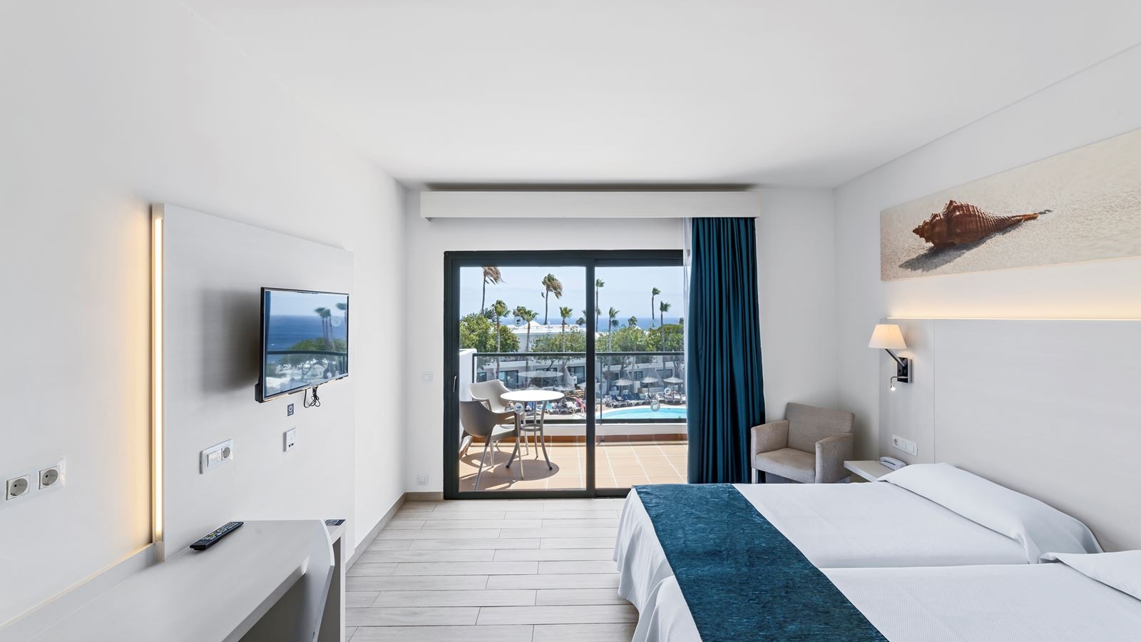 rooms-junior-suite-sea-view-balcony-or-terrace