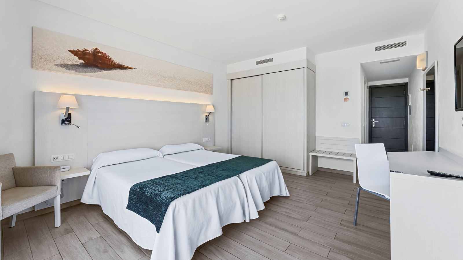 rooms-junior-suite-sea-view-balcony-or-terrace