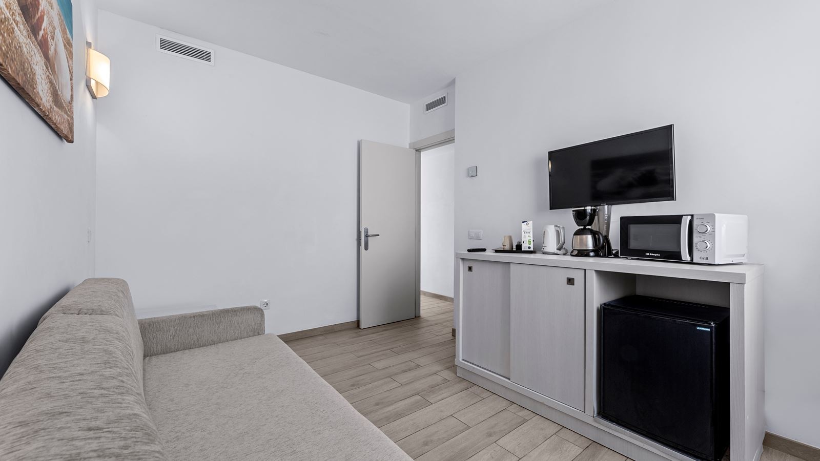 rooms-junior-suite-sea-view-balcony-or-terrace