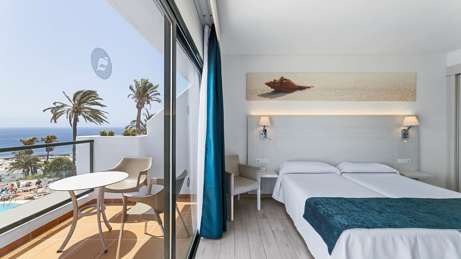 rooms-junior-suite-sea-view-balcony-or-terrace